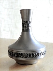 Vase
Perletinn